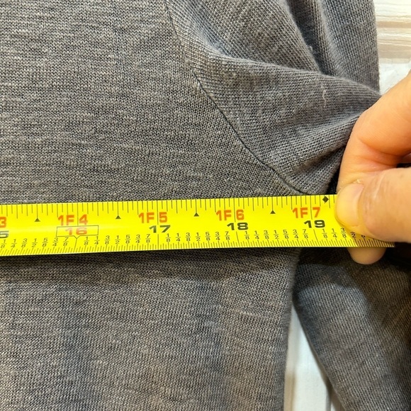 Tahari Lightweight Linen Cardigan Size M Gray Minimalist Cottage Beachy Preppy - Picture 4 of 6